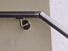 Handlauf aus Zubehörteilen für Edelstahlhandläufe an der Wand und auf der Stufe montiert