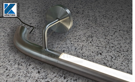 Edelstahl Handlauf mit LED-Profil und Halter-Endbogen montiert