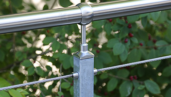 Seilstopper für Edelstahlseil 6 mm - Montagebeispiel - Anwendung an Pfosten aus Vierkantrohr